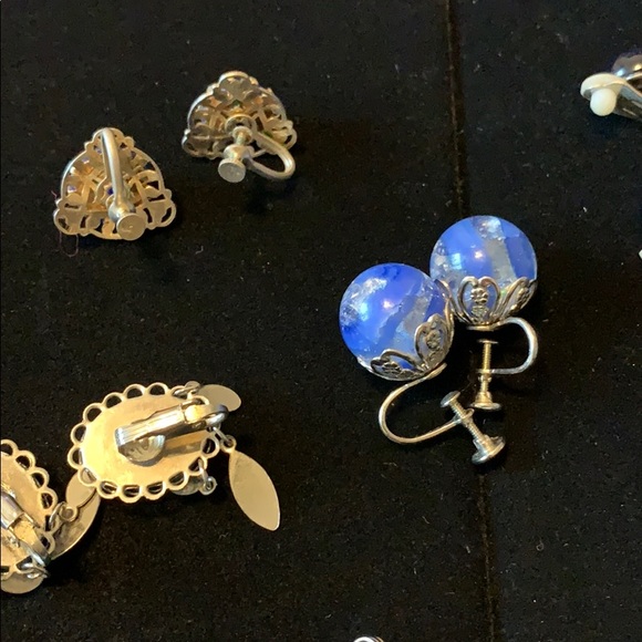 Feeling Blue Bundle of Vintage clip on earrings - Picture 7 of 8
